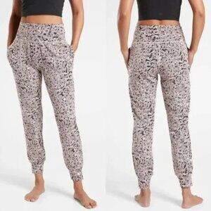 Athleta Salutation Textured High-Rise Jogger – Women’s Large